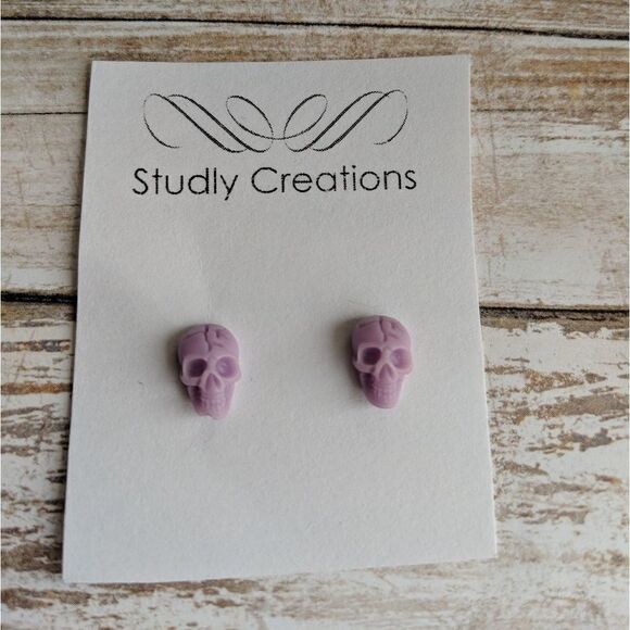 𝅺🆕 Studlycreations  lilac mini skull earrings - Picture 1 of 1